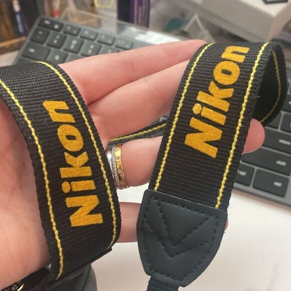 EUC Nikon D3100 14.2MP DSLR Camera with AF-S DX 18-55mm f/3.5-5.6 VR Zoo… - Picture 7 of 11